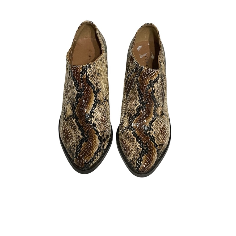 Volatile Brand feeling snake print booties. Women’s size‎ 7